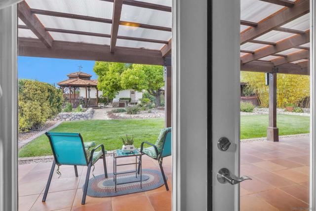 23540 Oriente Way, Ramona CA: https://media.crmls.org/mediaz/d7bbc9c3-a623-4d7c-93c4-2365dbfc0c61.jpg