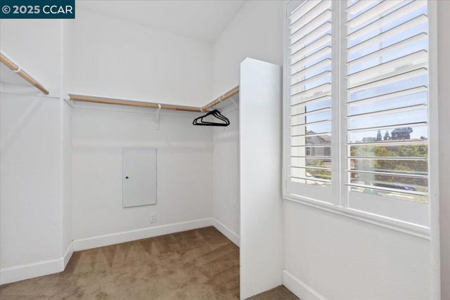 2097 Salice Way, Brentwood CA: https://media.crmls.org/mediaz/d7bbcb5d-7f59-451e-9644-1d97b2a9e927.jpg