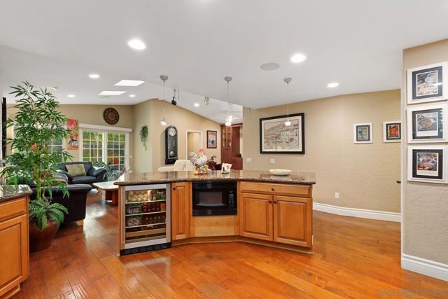 10421 Les Arbres Pl, San Diego CA: https://media.crmls.org/mediaz/d7bbde74-b023-4237-a8c7-b3147173ce28.jpg