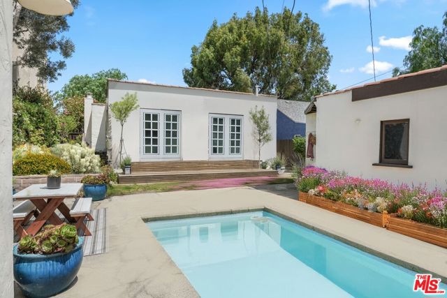 2218 Pearl Street, Santa Monica CA: https://media.crmls.org/mediaz/d7bc1784-25a3-493b-ba84-6749603d6b10.jpg
