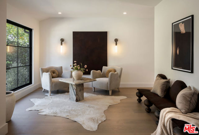 13114 Addison Street photo 5