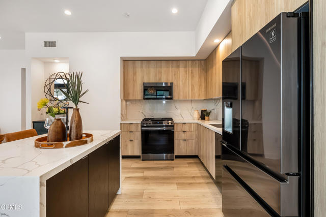 Detail Gallery Image 7 of 46 For 178 S Euclid Ave #402,  Pasadena,  CA 91101 - 2 Beds | 2 Baths
