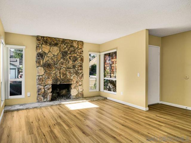 9555 Via Pereza, San Diego CA: https://media.crmls.org/mediaz/d7bd48cc-b386-4eca-a12d-d076305d60e9.jpg