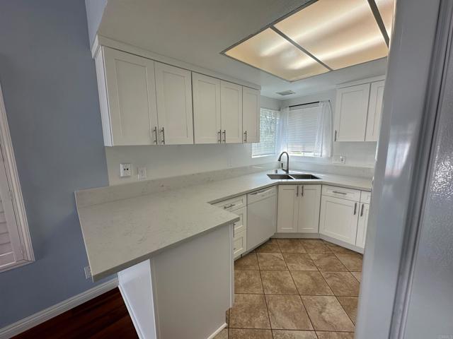 2860 Nantucket Lane, Carlsbad CA: https://media.crmls.org/mediaz/d7bd5996-88e7-47cc-bfe7-7b7252f6ff72.jpg