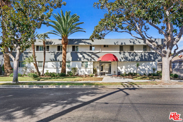 115 N Oak Street, Inglewood CA: https://media.crmls.org/mediaz/d7bddb71-5755-44db-a32d-d7ae0a129538.jpg