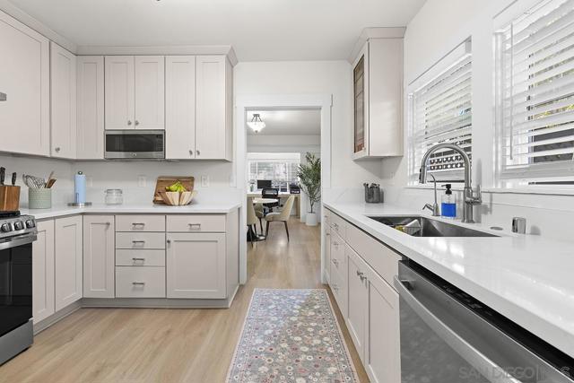 311 B Ave, Coronado CA: https://media.crmls.org/mediaz/d7be4e8d-3b3b-49c0-8acb-5412a3121c4b.jpg