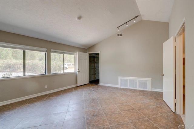 18434 Ramona View Drive, Ramona CA: https://media.crmls.org/mediaz/d7bf7681-7d95-4e70-aa88-dcc97023cf98.jpg
