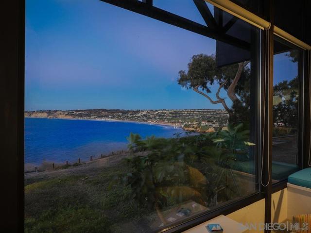 7963 Prospect Pl, La Jolla CA: https://media.crmls.org/mediaz/d7bfec41-6d59-4d3a-b7f7-397f0f74cf21.jpg