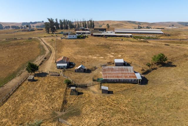 14550 Valley Ford Estero, Valley Ford CA: https://media.crmls.org/mediaz/d7bfff44-d603-452f-8577-e1ab39519884.jpg