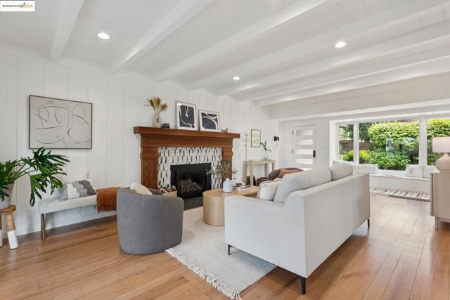 1270 Queens Rd, Berkeley CA: https://media.crmls.org/mediaz/d7c09d02-ebc1-45c6-8d02-365d434dbe84.jpg