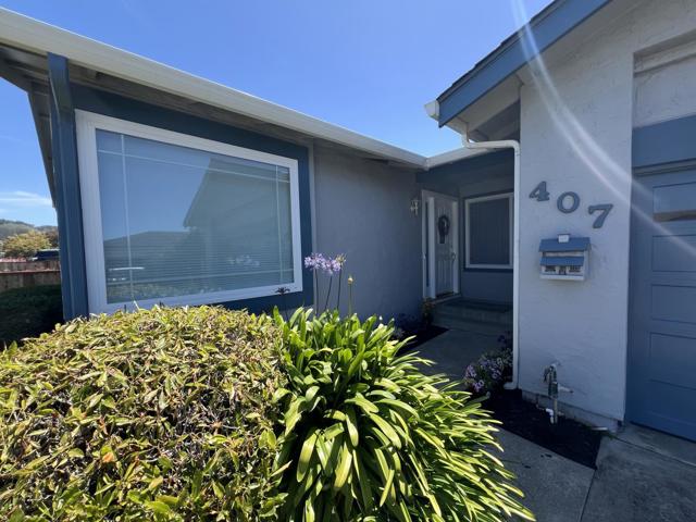 407 Beach Avenue, Half Moon Bay CA: https://media.crmls.org/mediaz/d7c15ff5-e6a6-4cb9-899a-39eb0006de82.jpg
