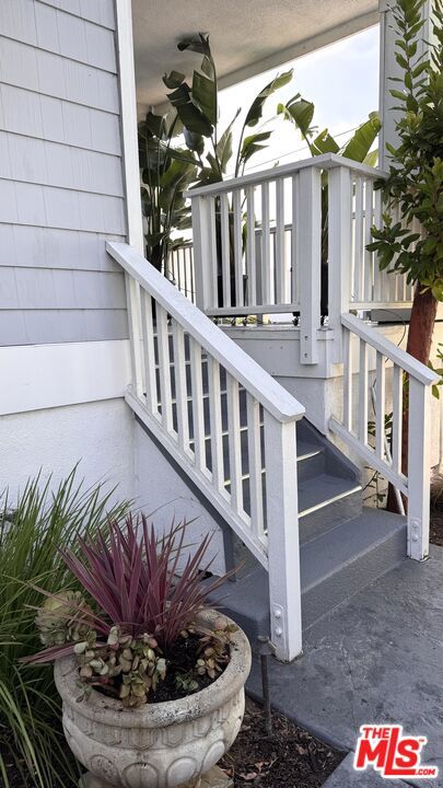 1202 Tennyson Street, Manhattan Beach CA: https://media.crmls.org/mediaz/d7c1d8d0-2402-416b-8b50-e6a4a5e6e880.jpg