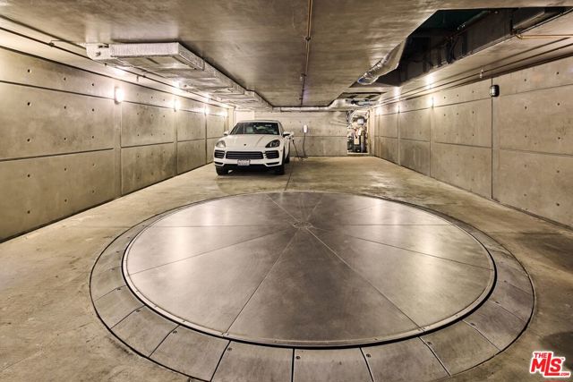 1267 Palisades Beach Road, Santa Monica CA: https://media.crmls.org/mediaz/d7c21ad7-d785-4673-bcaf-59fb61d4d210.jpg