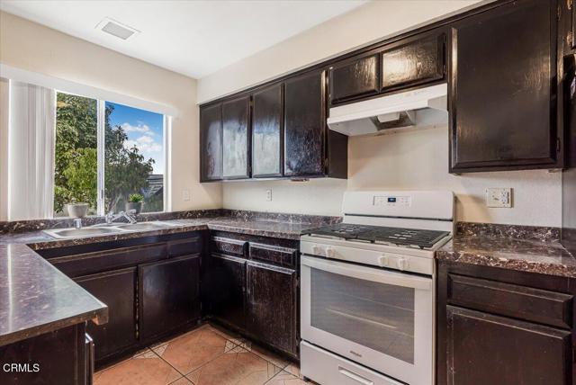 Detail Gallery Image 10 of 27 For 140 Carlisle Ct, Oxnard,  CA 93033 - 4 Beds | 2/1 Baths