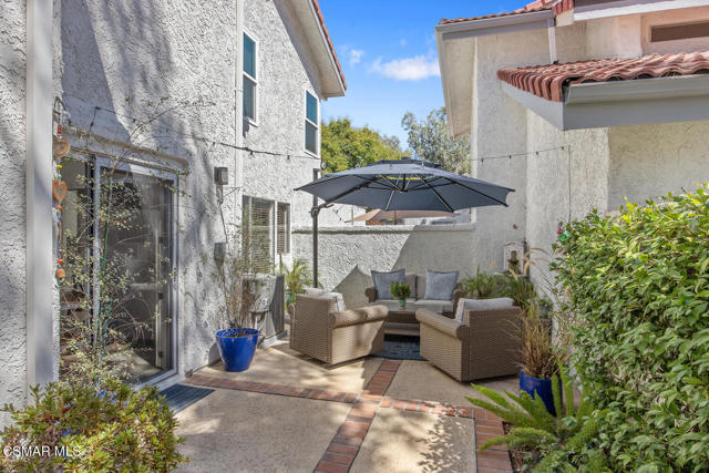979 Quarterhorse Lane, Oak Park CA: https://media.crmls.org/mediaz/d7c2471b-e72b-46df-877f-fba66009f580.jpg