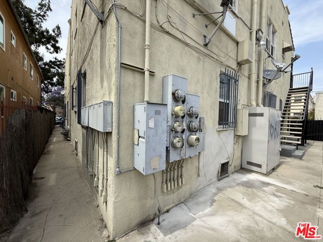 4264 Leimert Boulevard, Los Angeles CA: https://media.crmls.org/mediaz/d7c29943-ed32-4fd1-9d25-cf5617c82fce.jpg