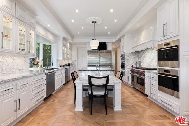 2327 Weybridge Lane, Los Angeles CA: https://media.crmls.org/mediaz/d7c2c705-6c0b-468c-9c4f-245ce64a6e10.jpg