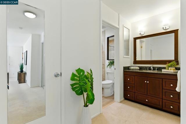 193 Montecito, Oakland CA: https://media.crmls.org/mediaz/d7c324a9-58cb-4f11-b0e5-3cf8bbc1f472.jpg