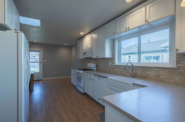 121 OAK Street, Salinas CA: https://media.crmls.org/mediaz/d7c36940-0a78-4660-a23c-620885f5bc99.jpg