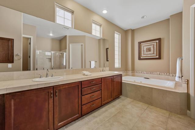 51686 Via Sorrento, La Quinta CA: https://media.crmls.org/mediaz/d7c37755-9c3a-4340-80cc-0e6e974f7a2a.jpg