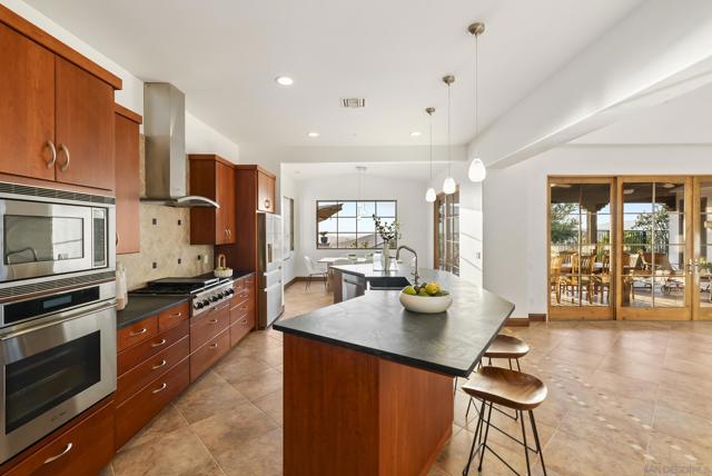 7778 Camino Sin Puente, Rancho Santa Fe CA: https://media.crmls.org/mediaz/d7c4481a-d186-4d6d-b898-13fb0e6773ee.jpg