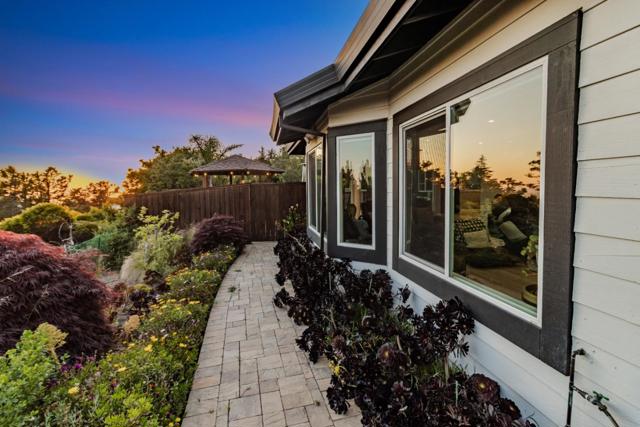 11550 Skyline Boulevard, Oakland CA: https://media.crmls.org/mediaz/d7c4d943-30ba-4295-b442-ece98ad1cd37.jpg
