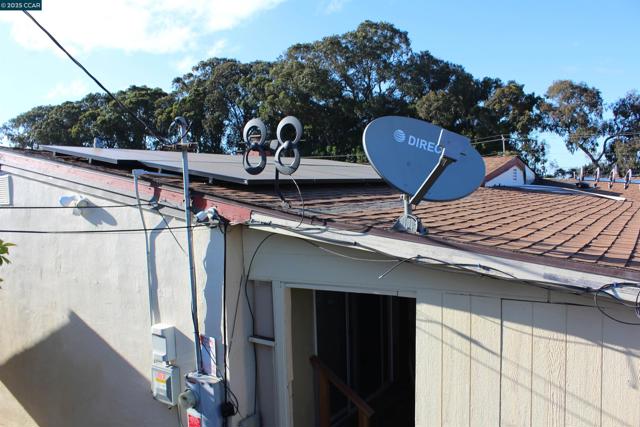2956 Mckenzie Dr, Richmond CA: https://media.crmls.org/mediaz/d7c515eb-170c-4247-9c58-ea5e404d032c.jpg