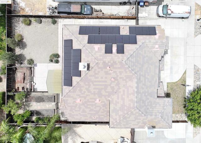 1212 landover, Brentwood CA: https://media.crmls.org/mediaz/d7c54f17-992e-4683-8ea7-29d6af152ebc.jpg