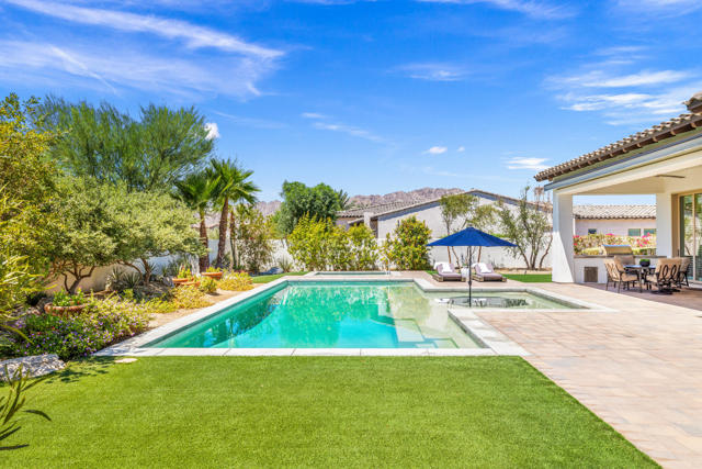 81350 Merv Griffin Way, La Quinta CA: https://media.crmls.org/mediaz/d7c584c7-5356-461e-9cac-2c060333de06.jpg