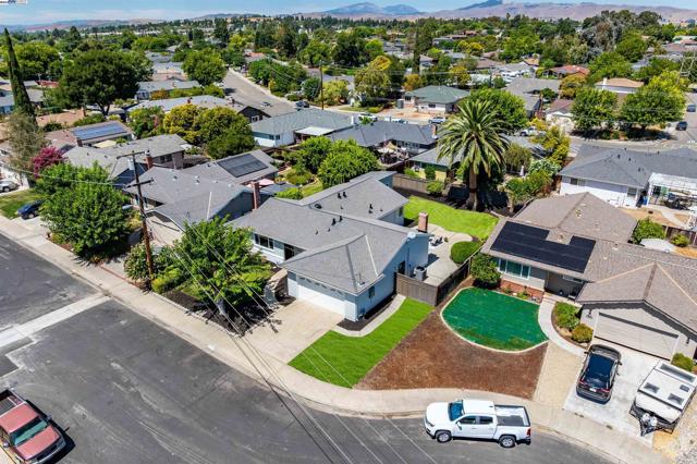 736 Adams Ave, Livermore CA: https://media.crmls.org/mediaz/d7c58f03-8bec-43b1-9d20-1d1ea8ac4166.jpg