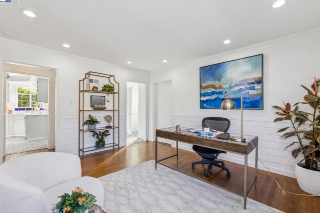1630 Dayton Ave, Alameda CA: https://media.crmls.org/mediaz/d7c60a28-a69d-4c47-8bae-a3a6facf98bf.jpg