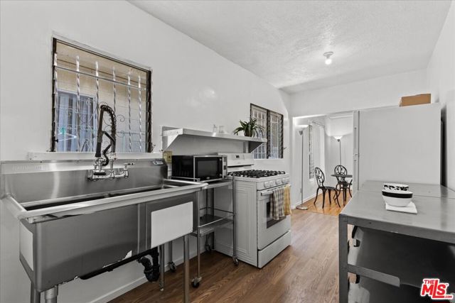 1032 Hayworth Avenue, West Hollywood, California 90046, 1 Bedroom Bedrooms, ,1 BathroomBathrooms,Single Family Residence,For Sale,Hayworth,24385029