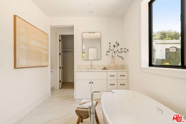 1615 N Coronado Street, Los Angeles CA: https://media.crmls.org/mediaz/d7c791fd-f555-4267-922a-0cb6ea8c74df.jpg