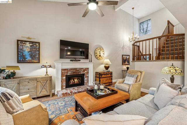 2090 Shady Creek Pl., Danville CA: https://media.crmls.org/mediaz/d7c7b4ea-3041-456d-a85a-f92ebf86c072.jpg