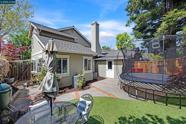 60 Rainbow Cir, Danville CA: https://media.crmls.org/mediaz/d7c7bc12-d6ee-42e4-895c-676a2d00e5ac.jpg