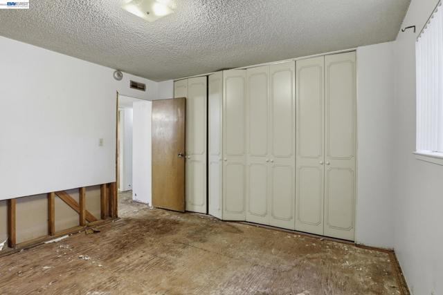 Image 20 of 48 For 2550 Damuth St