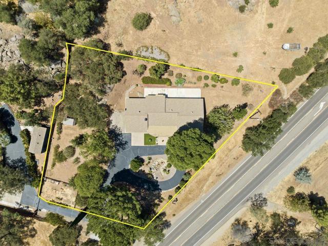 17665 Highway 67, Ramona CA: https://media.crmls.org/mediaz/d7c83665-a3c9-49af-94a9-8a67c3398d06.jpg