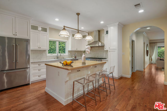 Image 3 of 22 For 806 Crescent Heights Boulevard