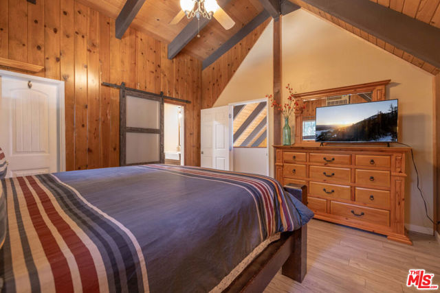 817 Grass Valley Road, Lake Arrowhead CA: https://media.crmls.org/mediaz/d7c8639d-f376-4ec4-a62e-c1995de6b080.jpg