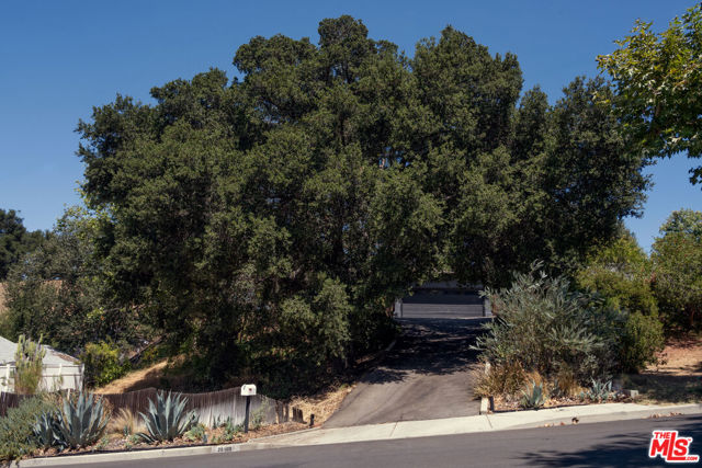 25166 Wheeler Road, Newhall CA: https://media.crmls.org/mediaz/d7c8663b-7bb4-41d4-a5ca-72e78d77e4d1.jpg