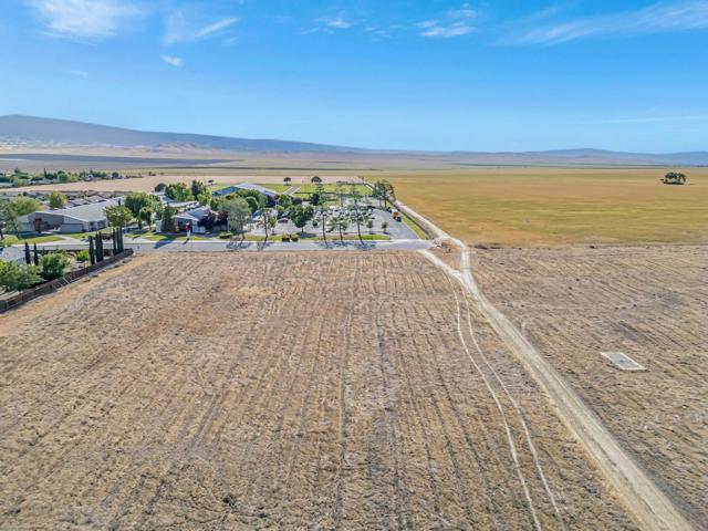 101 Amador Street, Avenal CA: https://media.crmls.org/mediaz/d7c88b2e-c16a-49d1-a576-e87ac5571538.jpg