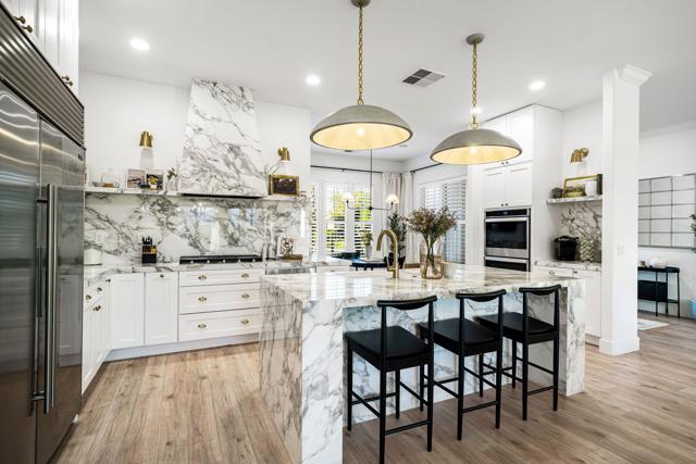 33 Calle La Reina, Rancho Mirage CA: https://media.crmls.org/mediaz/d7c8a8d5-48e8-4df7-8237-2900ec6d3f20.jpg