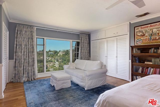 13490 Firth Drive, Beverly Hills CA: https://media.crmls.org/mediaz/d7c8cb80-bb01-44ee-b5d2-5647161af3ea.jpg