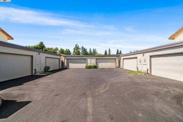 1550 Calle Enrique, Pleasanton CA: https://media.crmls.org/mediaz/d7c8d320-699b-46ab-b5f4-2cd5a4ab3e20.jpg