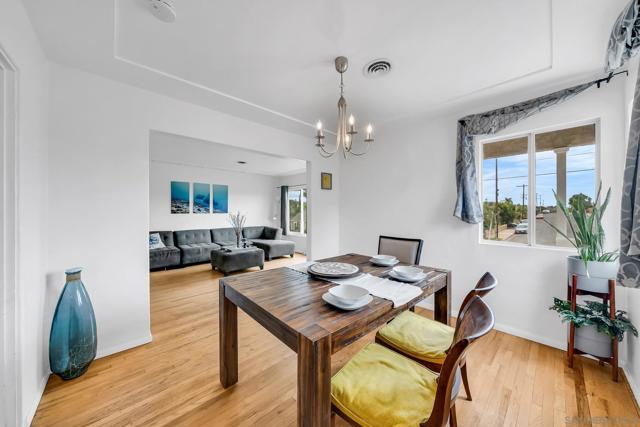 7200 Colony Rd, La Mesa CA: https://media.crmls.org/mediaz/d7c8e019-095c-4e5f-bf2b-507b0291aec9.jpg