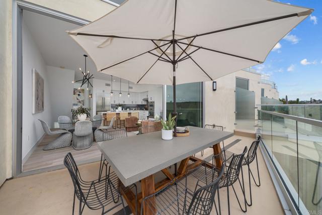 Detail Gallery Image 7 of 34 For 2646 State Street, Unit #D, Carlsbad,  CA 92008 - 3 Beds | 3/1 Baths