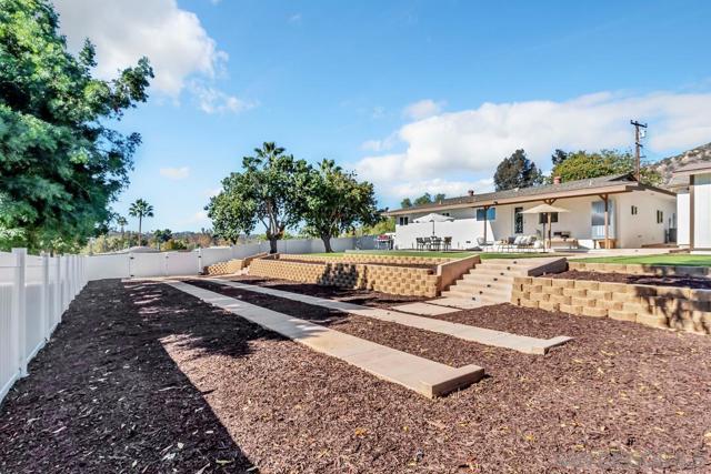 13725 Adrian St, Poway CA: https://media.crmls.org/mediaz/d7c9463f-d202-4209-81ad-f101eb200a84.jpg