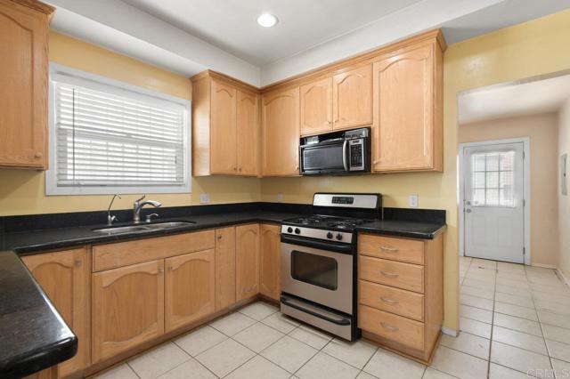 Detail Gallery Image 14 of 36 For 1728 National Ave, San Diego,  CA 92113 - 3 Beds | 2 Baths
