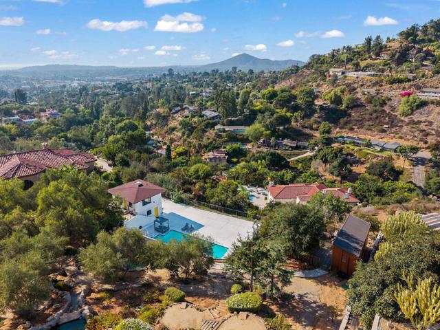 9586 Alto Dr, La Mesa CA: https://media.crmls.org/mediaz/d7c97b6d-9d80-44cd-97a1-863ba4cf8c6b.jpg