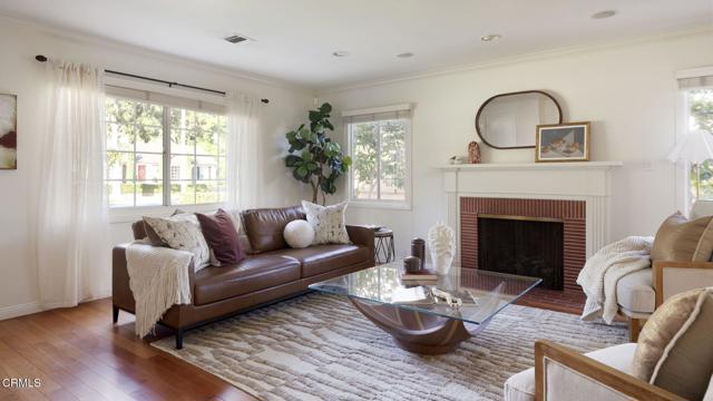 Detail Gallery Image 5 of 38 For 2050 E Woodlyn Rd, Pasadena,  CA 91104 - 3 Beds | 2 Baths